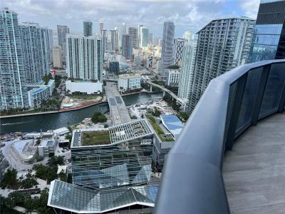 45 SW 9th St 4408, Miami, Florida 33130, USA