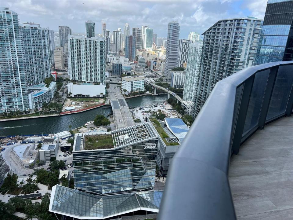 45 SW 9th St 4408, Miami, Florida 33130, Estados Unidos