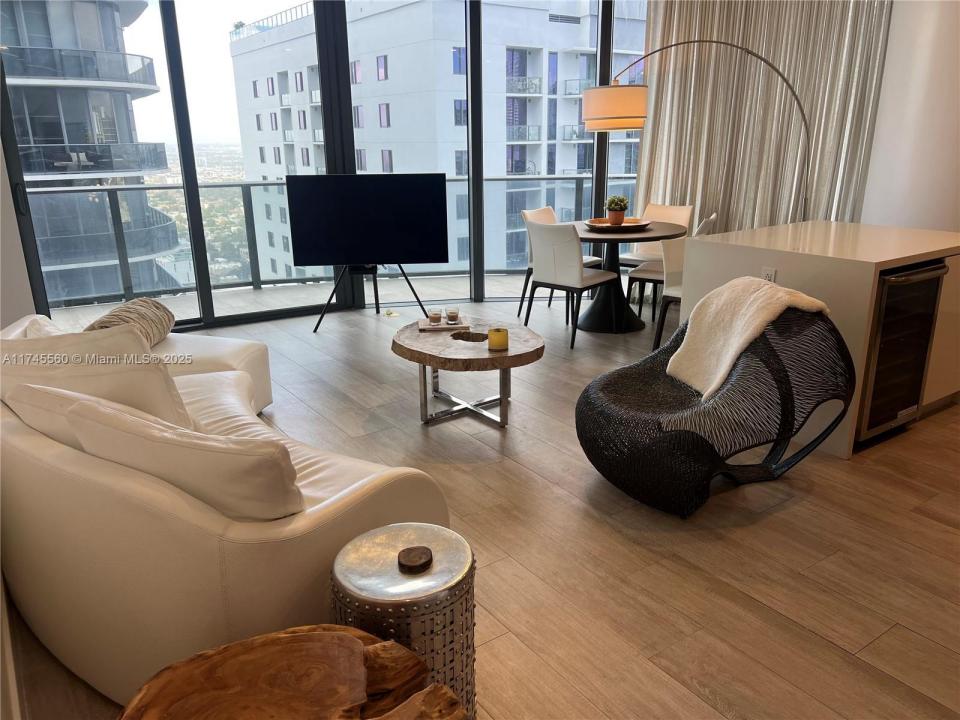 45 SW 9th St 4408, Miami, Florida 33130, Estados Unidos