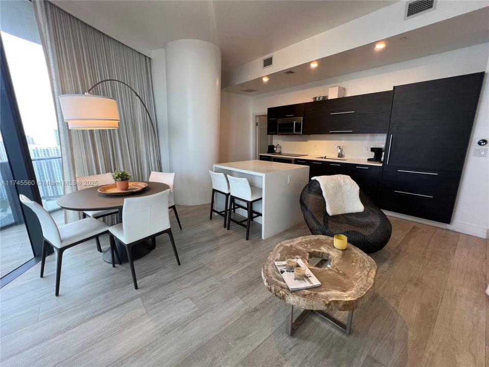 45 SW 9th St 4408, Miami, Florida 33130, Estados Unidos