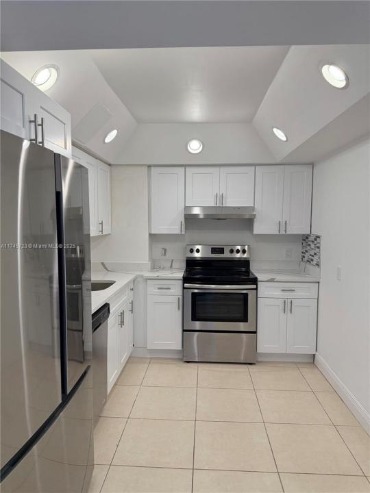 100 Bayview Dr 903, Sunny Isles Beach, Flórida 33160, Estados Unidos