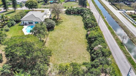 28 SW Street, Davie, Florida 33330