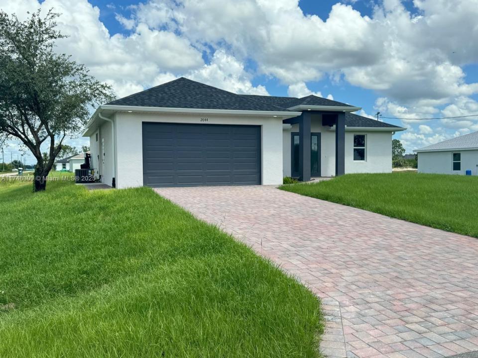 2044 Crawford Ave N, Lehigh Acres, 佛罗里达州 33971, 美国