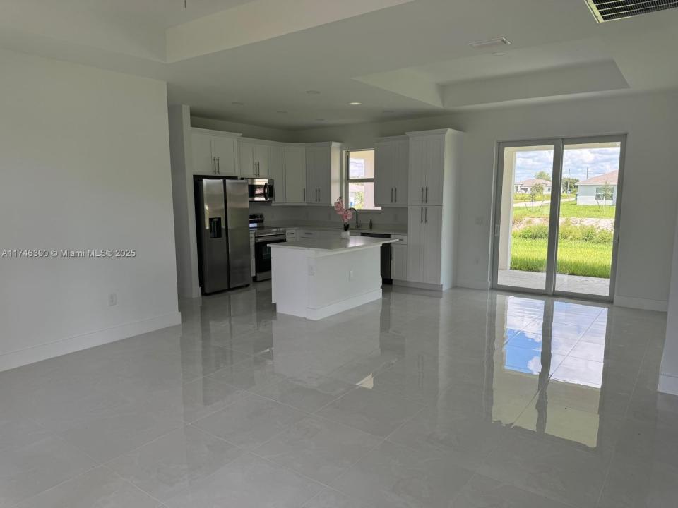 2044 Crawford Ave N, Lehigh Acres, 佛罗里达州 33971, 美国