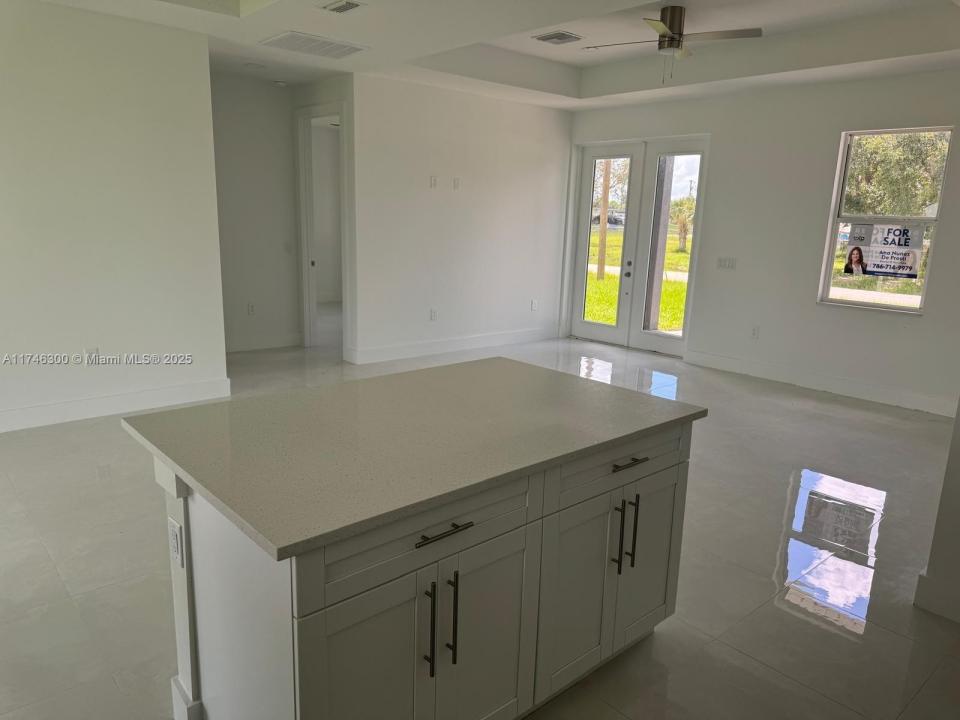 2044 Crawford Ave N, Lehigh Acres, 佛罗里达州 33971, 美国