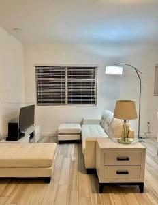 1560 Meridian Ave 207, Miami Beach, Florida 33139, USA