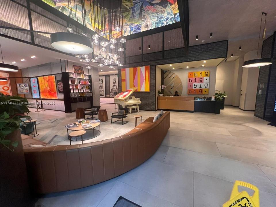 121 NE 34th St 1906A, Miami, Флорида 33137, Соединенные Штаты