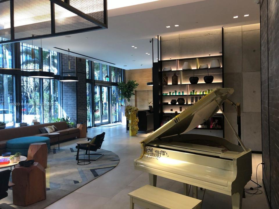 121 NE 34th St 1906A, Miami, Флорида 33137, Соединенные Штаты