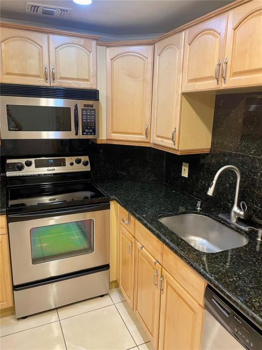 1985 S Ocean Dr 10G, Hallandale Beach, Florida 33009