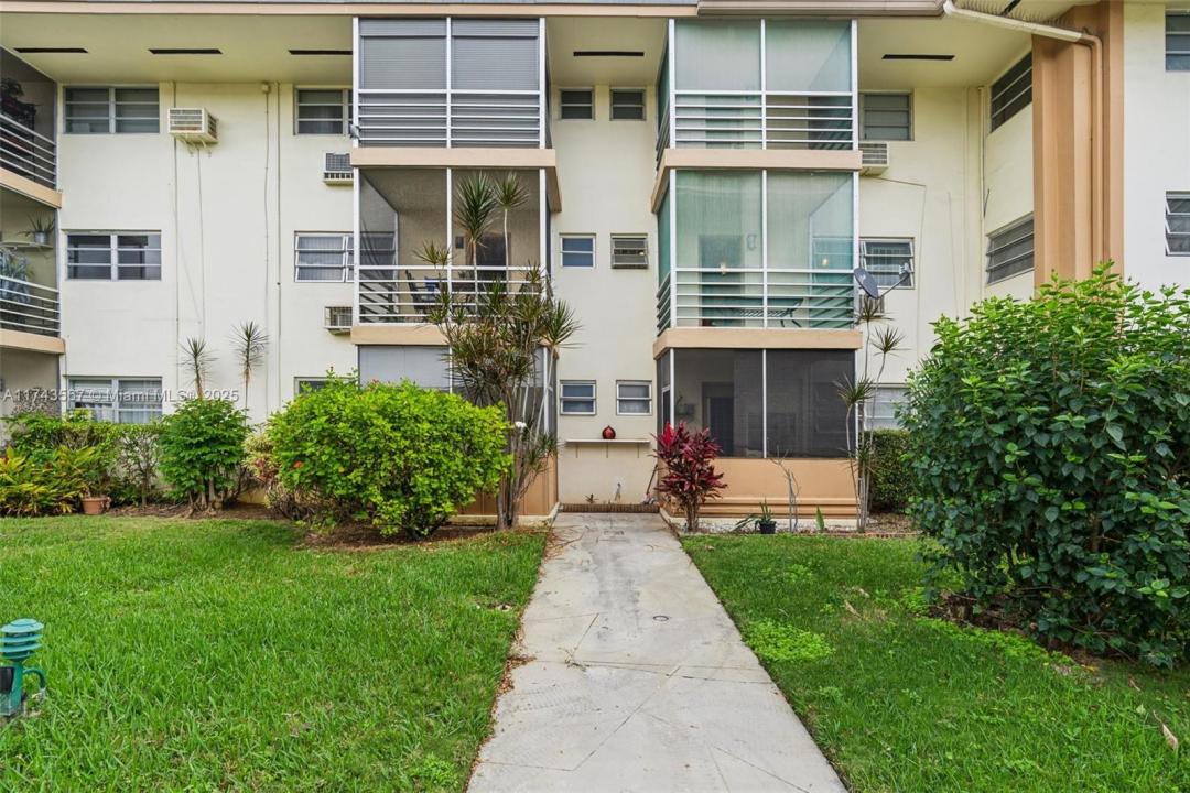 17090 NE 14th Ave 205, Miami, Florida 33162