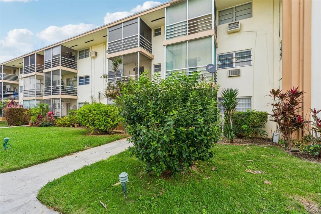 17090 NE 14th Ave 205, Miami, Florida 33162