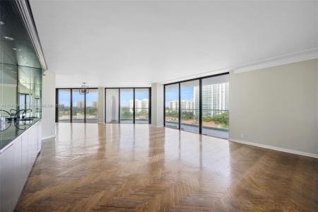 Aventura, Florida 33180, USA
