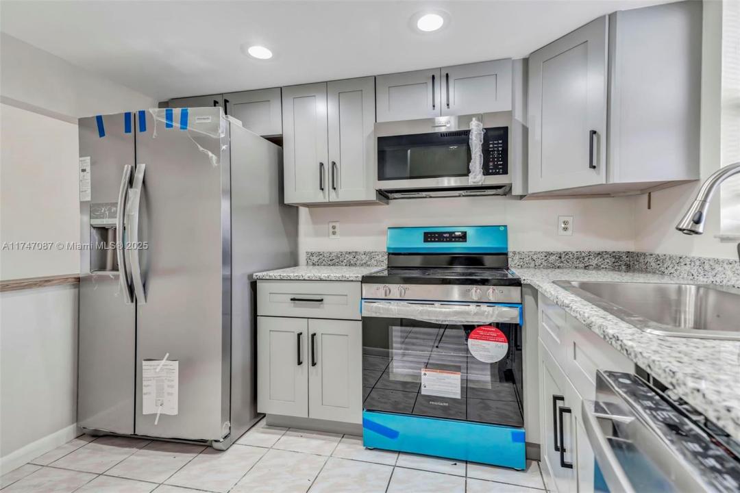 6020 Shakerwood Cir 205, Tamarac, Floryda 33319, USA