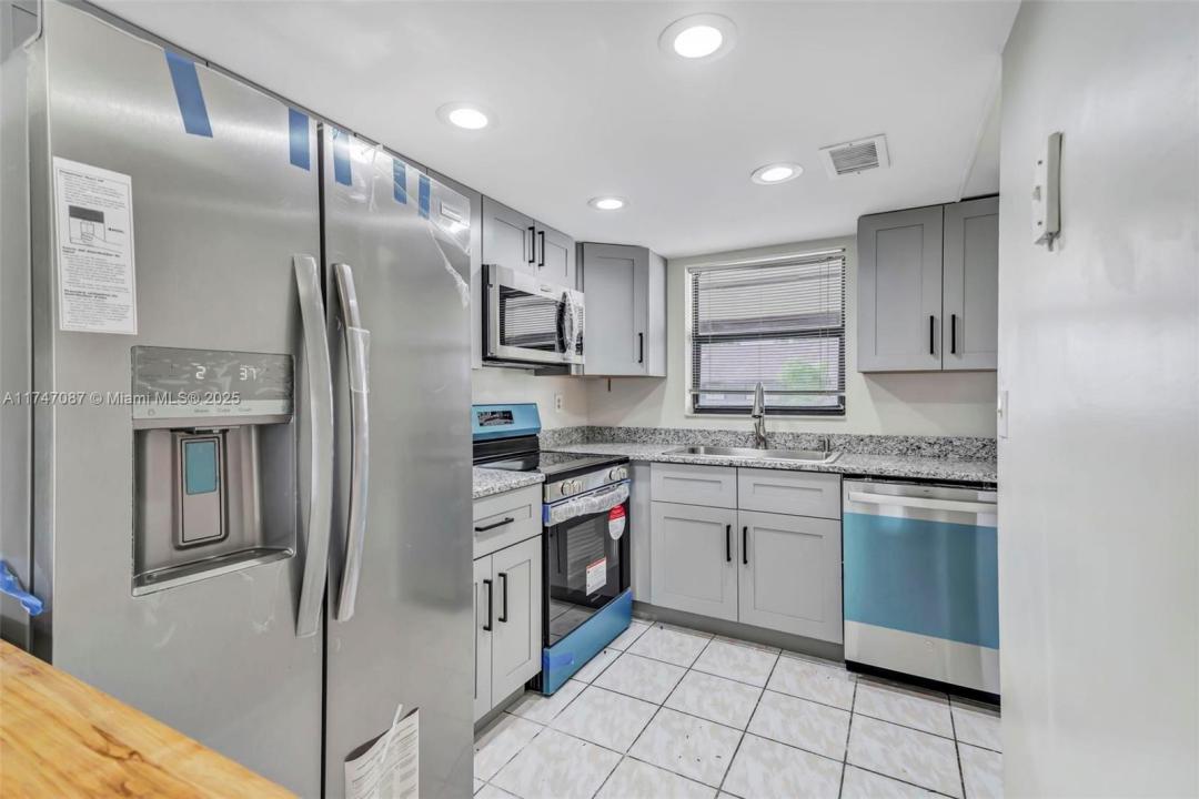 6020 Shakerwood Cir 205, Tamarac, Floryda 33319, USA