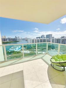 3330 NE 190th St 1517, Aventura, Florida 33180, USA