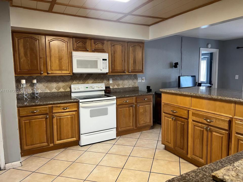 3057 Coral Springs Dr 102, Coral Springs, Floride 33065, États-Unis