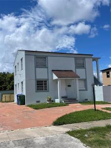 100 NW 43rd Pl, Miami, Florida 33126, USA
