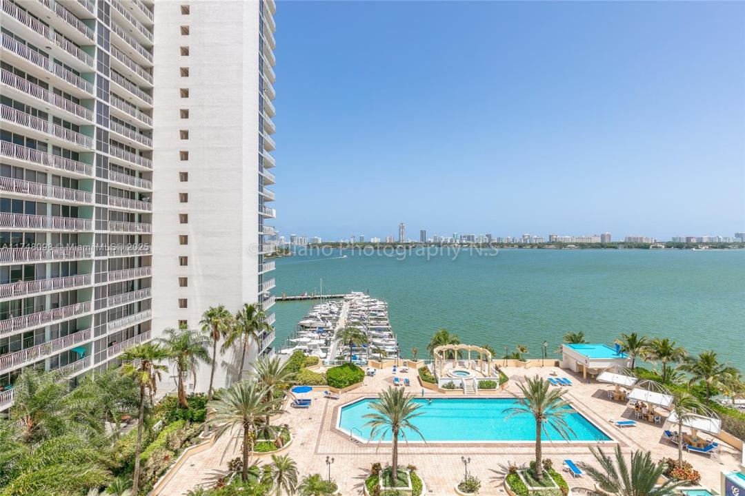 7601 E Treasure Dr 1108, North Bay Village, Floride 33141, États-Unis