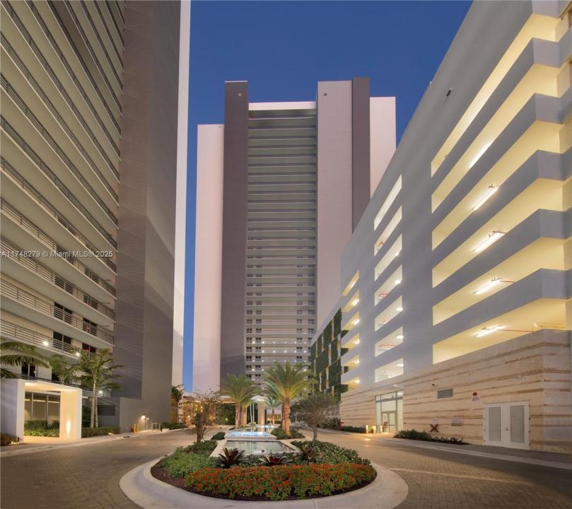 16385 Biscayne Blvd 1221, North Miami Beach, Florida 33160, Amerika Birleşik Devletleri