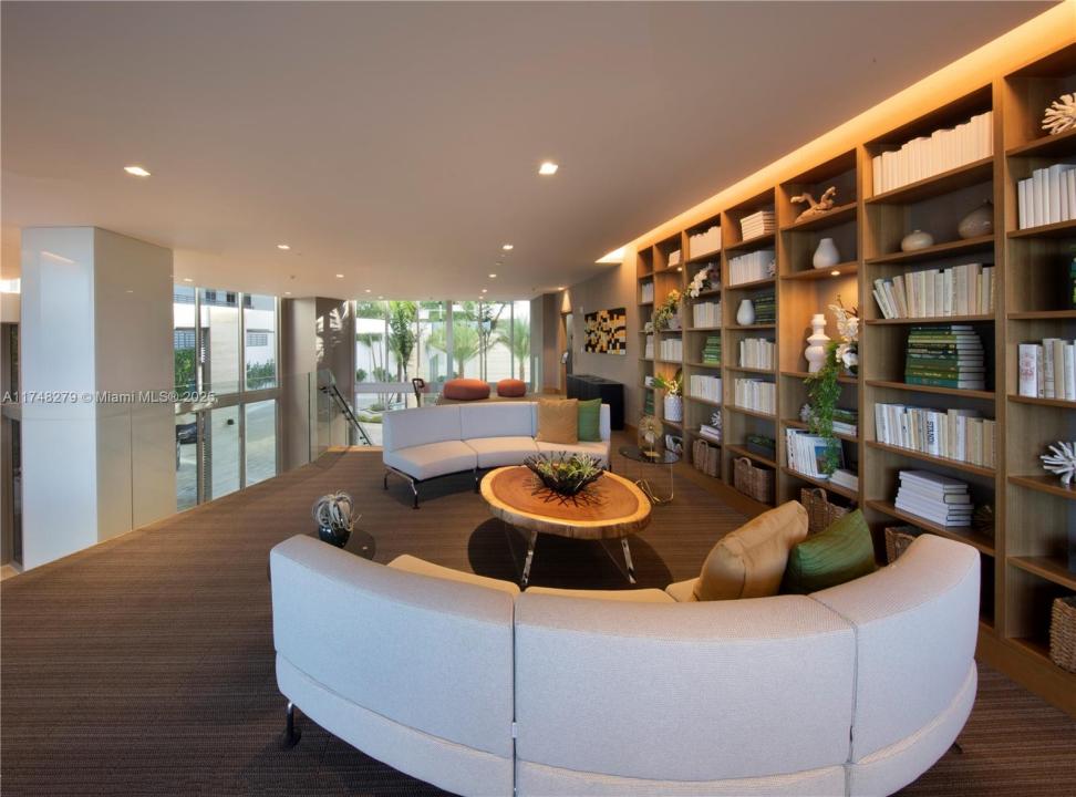 16385 Biscayne Blvd 1221, North Miami Beach, Florida 33160, Amerika Birleşik Devletleri