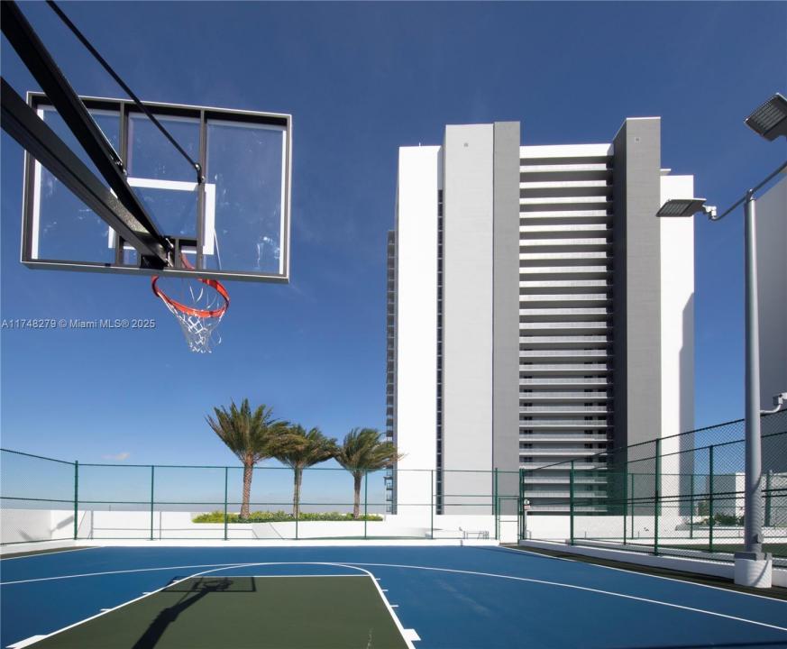 16385 Biscayne Blvd 1221, North Miami Beach, Florida 33160, Amerika Birleşik Devletleri
