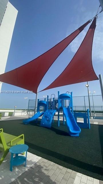 16385 Biscayne Blvd 1221, North Miami Beach, Florida 33160, Amerika Birleşik Devletleri