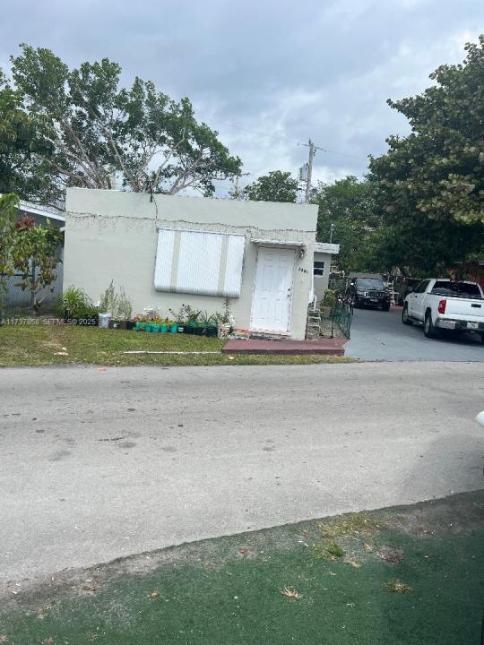 2381 NE 137 ST, North Miami Beach, Floride 33181, États-Unis