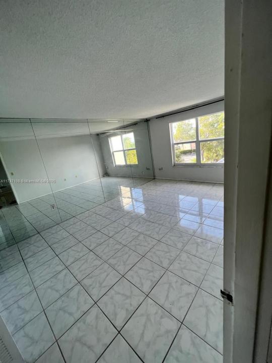 555 NE 123rd St 412-B, North Miami, Florida 33161, Stati Uniti