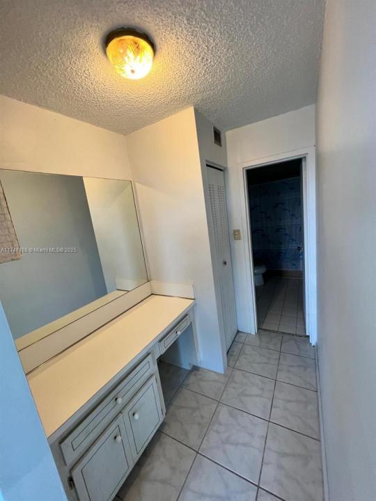 555 NE 123rd St 412-B, North Miami, Florida 33161, Stati Uniti
