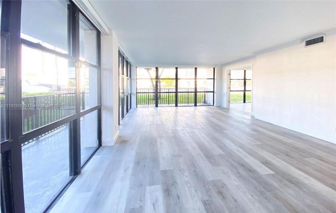1000 Parkview Dr 121, Hallandale Beach, فلوريدا 33009, الولايات المتحدة