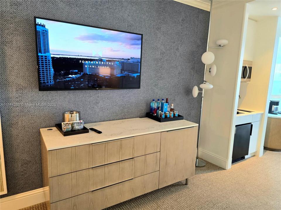 4401 Collins Ave 1401, Miami Beach, Florida 33140, HOA KỲ