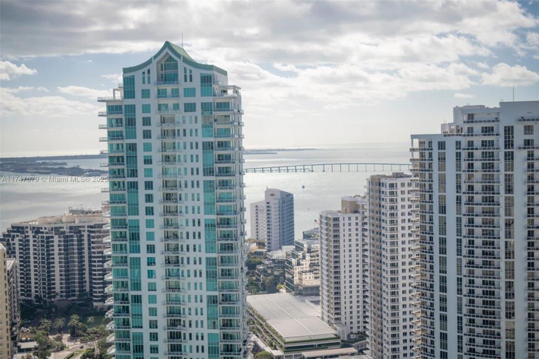 325 S Biscayne Blvd 4115, Miami, フロリダ 33131, アメリカ合衆国