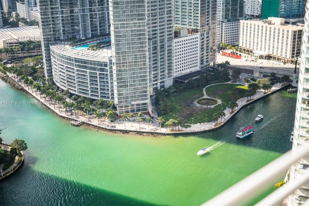 325 S Biscayne Blvd 4115, Miami, フロリダ 33131, アメリカ合衆国