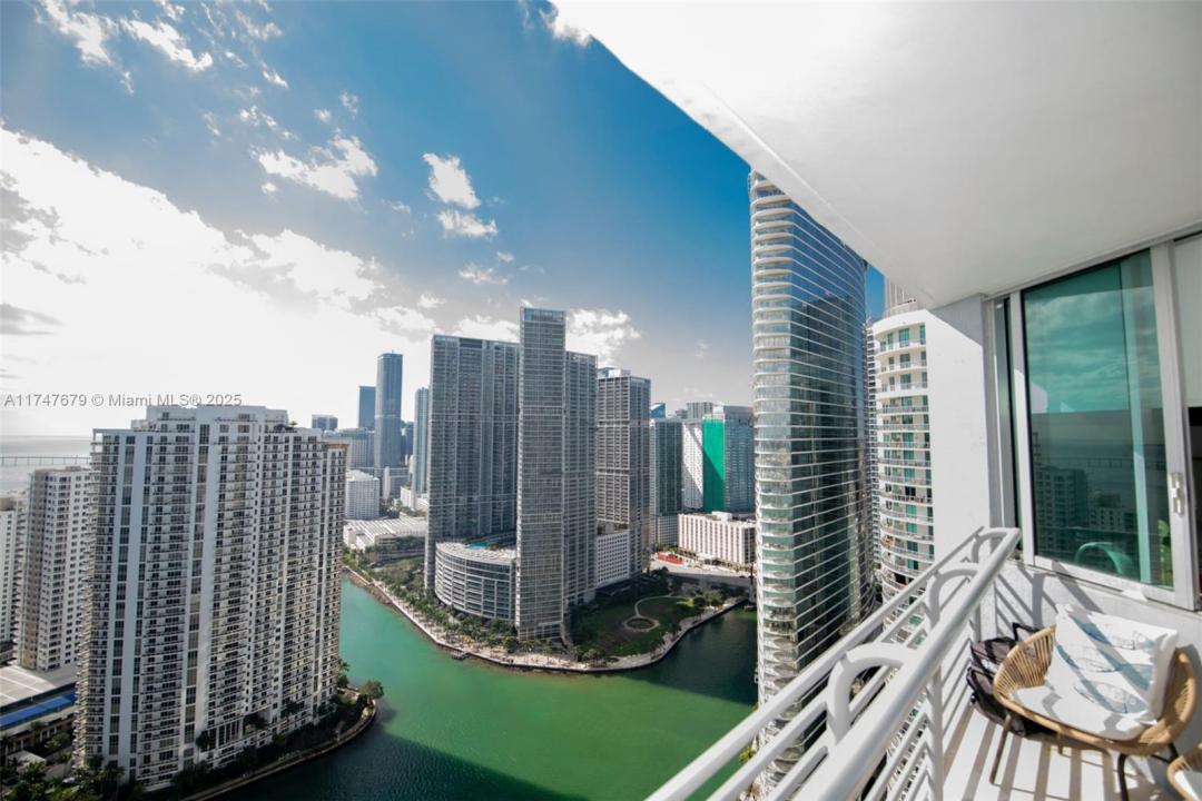 325 S Biscayne Blvd 4115, Miami, フロリダ 33131, アメリカ合衆国