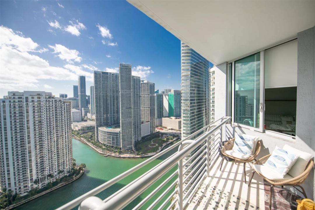 325 S Biscayne Blvd 4115, Miami, フロリダ 33131, アメリカ合衆国