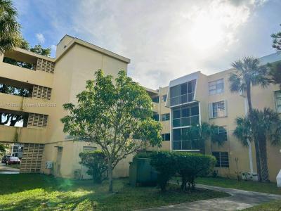 942 NE 199th St 3E, Miami, Florida 33179, USA