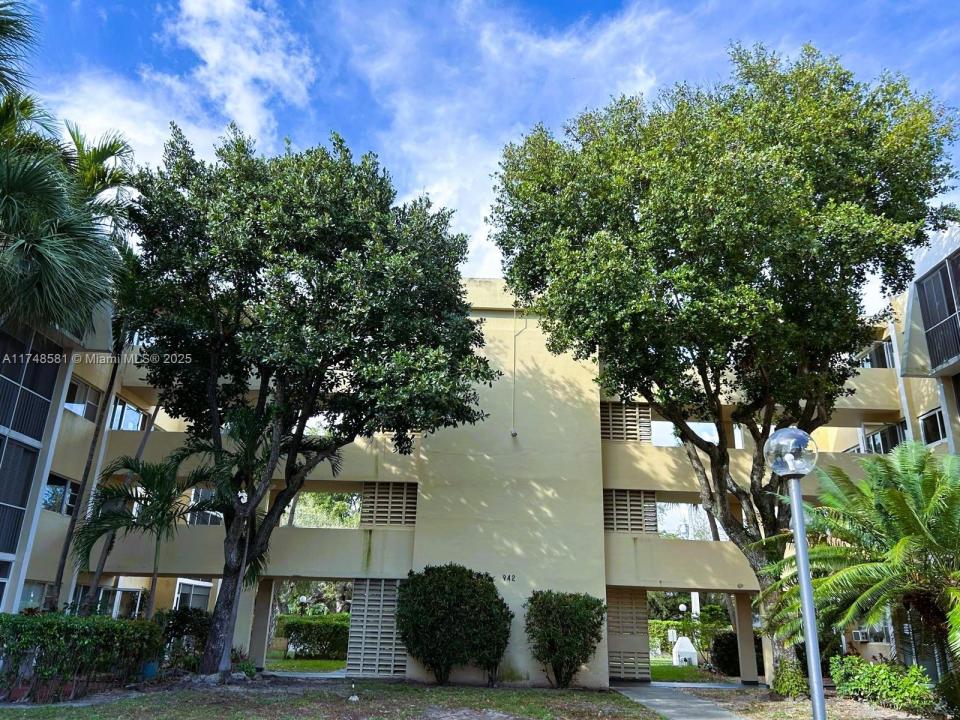 942 NE 199th St 3E, Miami, 佛罗里达州 33179, 美国