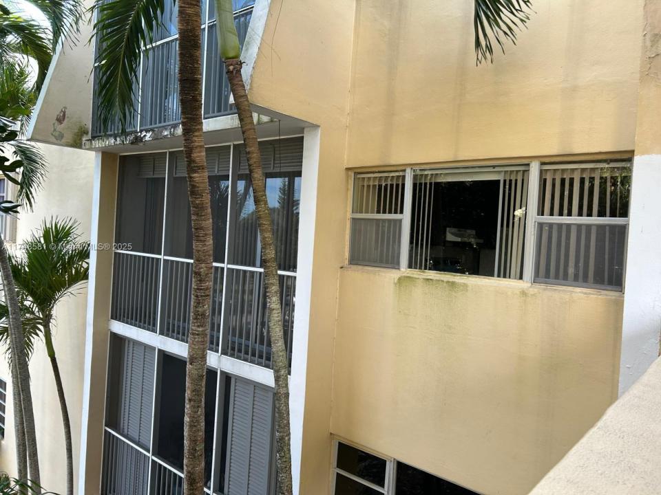 942 NE 199th St 3E, Miami, 佛罗里达州 33179, 美国