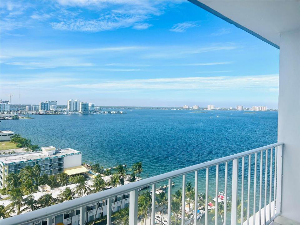 1865 79th St Cswy 16J, North Bay Village, Floride 33141, États-Unis