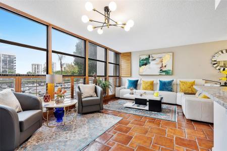 600 Parkview Dr 215, Hallandale Beach, Florida 33009, USA