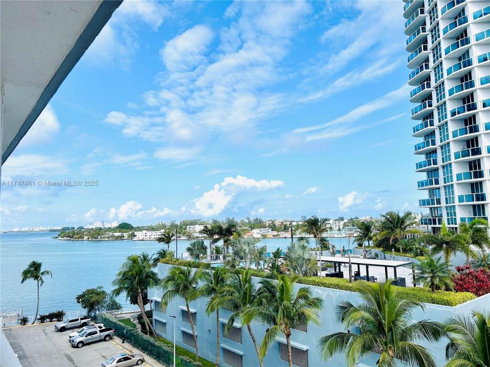 1865 79th St Cswy 6O, North Bay Village, Floride 33141, États-Unis