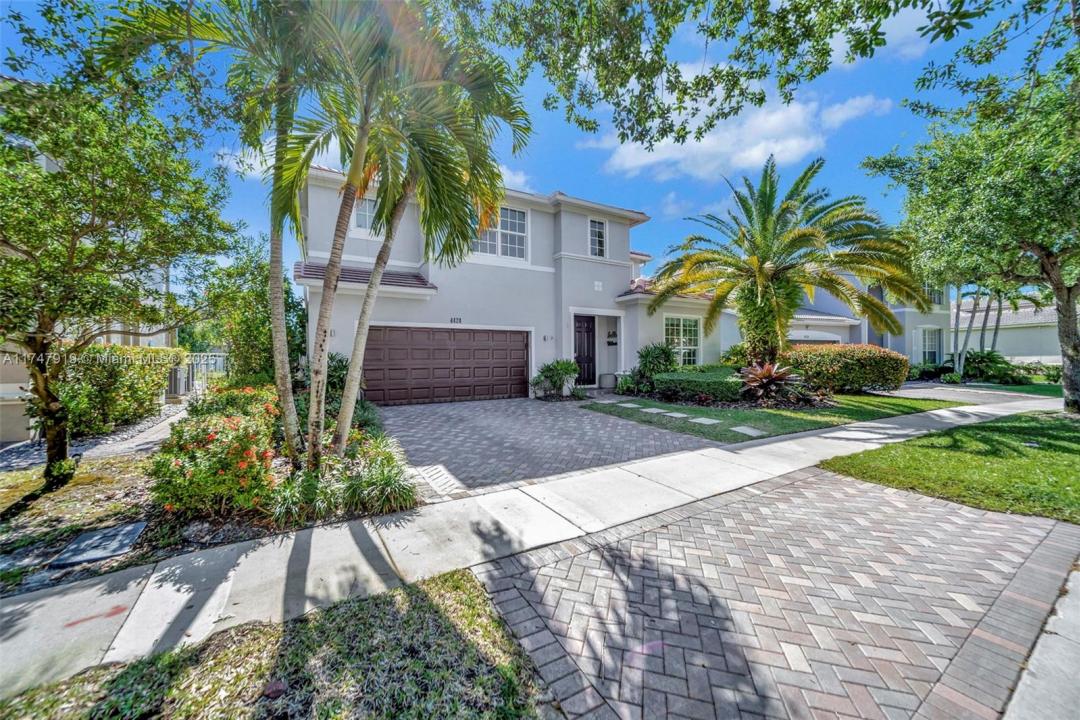 4424 E Whitewater Ave, Weston, Florida 33332