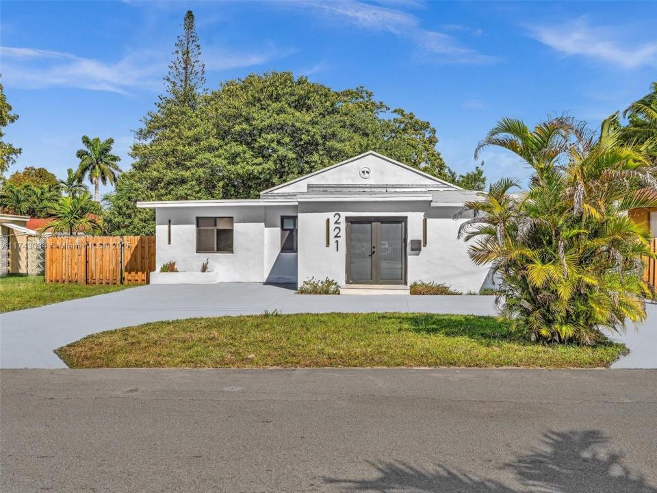 221 NE 4th St, Hallandale Beach, Florida 33009, Estados Unidos