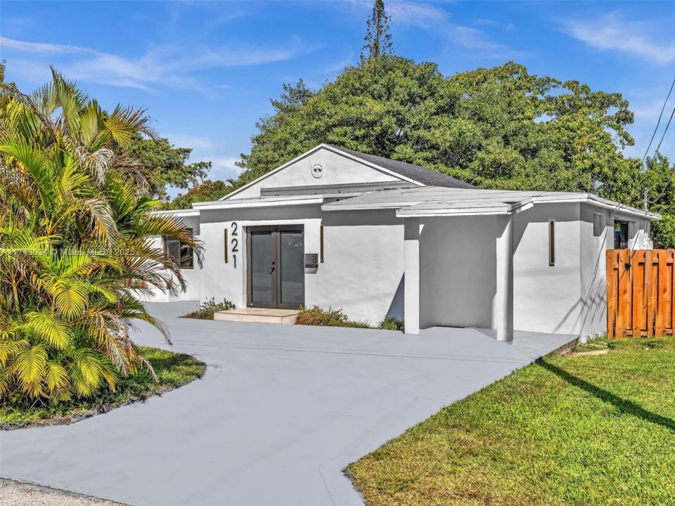 221 NE 4th St, Hallandale Beach, Florida 33009, Estados Unidos