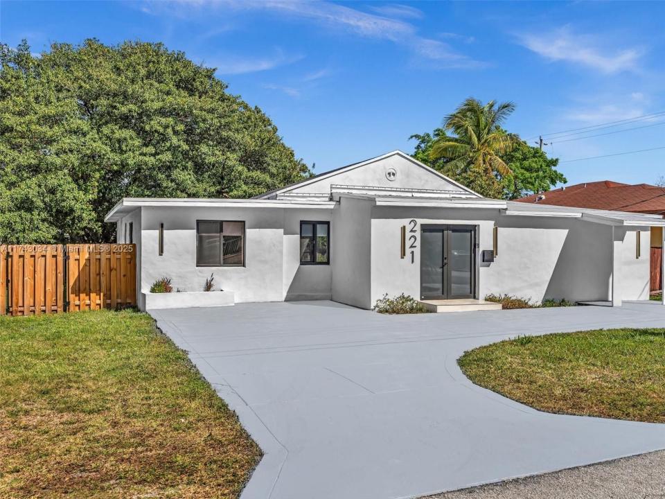 221 NE 4th St, Hallandale Beach, Florida 33009, Estados Unidos
