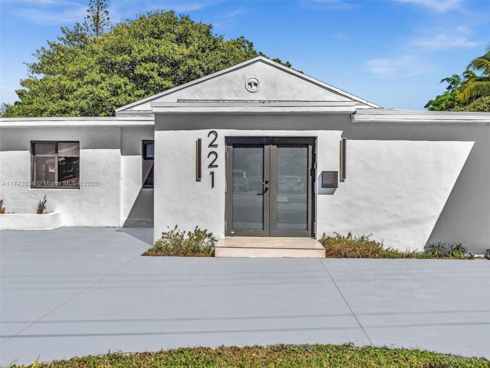 221 NE 4th St, Hallandale Beach, Florida 33009, Estados Unidos