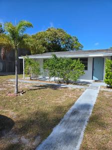 803 Ridge Rd 7, Lantana, Florida 33462, USA