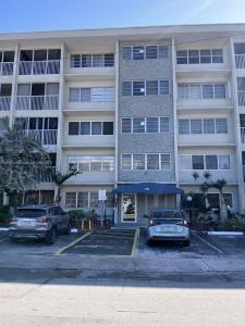 330 SE 2nd St 202F, Hallandale Beach, Florida 33009, USA