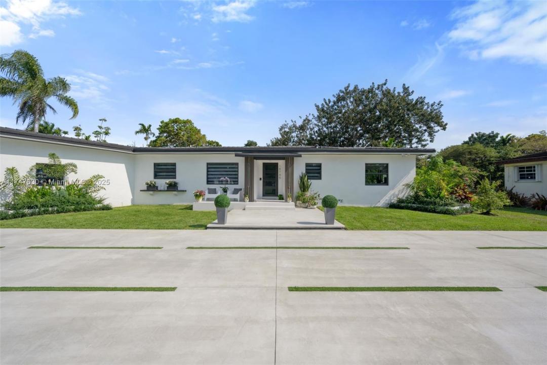 14745 N Spur Dr, Miami, Florida 33161