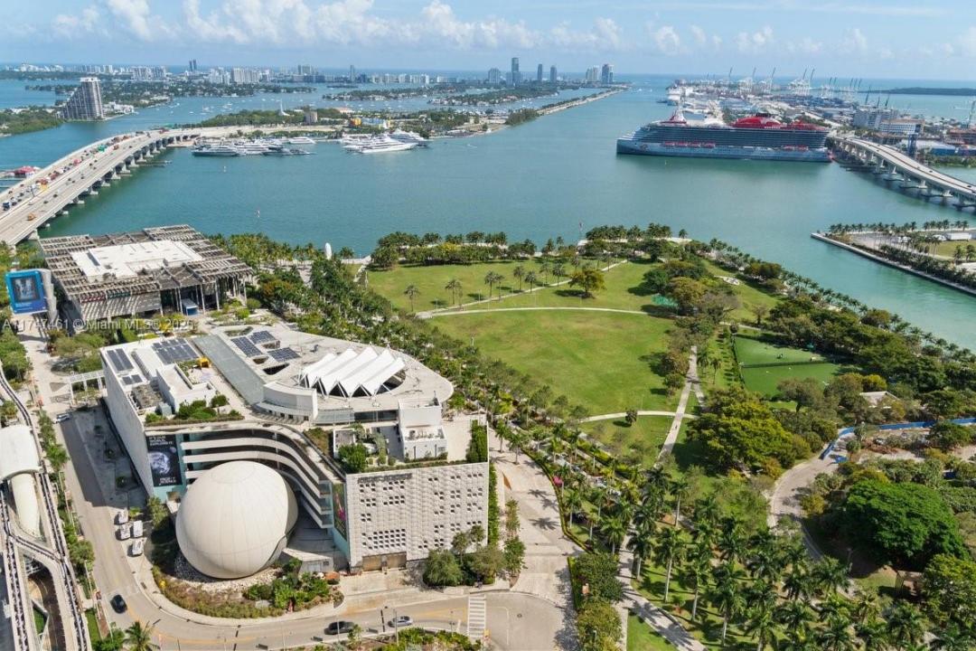 1100 Biscayne Blvd 3502, Miami, Florida 33132, USA